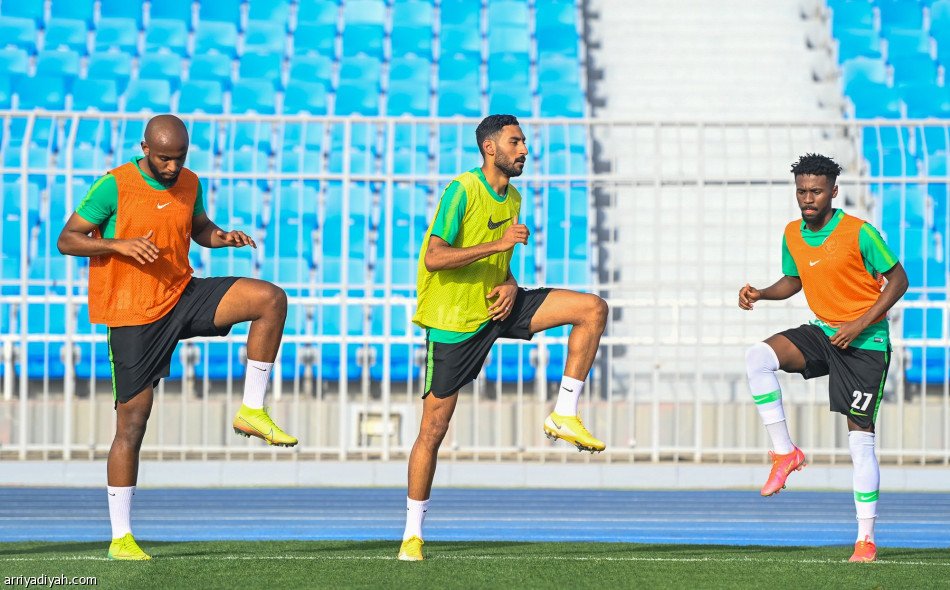 المسحل يشيد بانضباطية لاعبي الأخضر الأولمبي