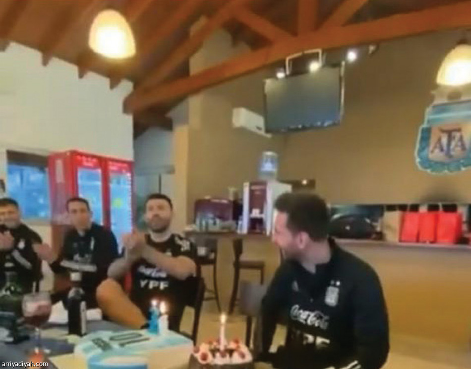 ميسي 
يحطم رقم رونالدو