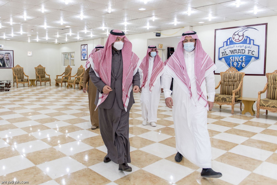 أمير الحدود الشمالية يتفقد الوعد الرياضي