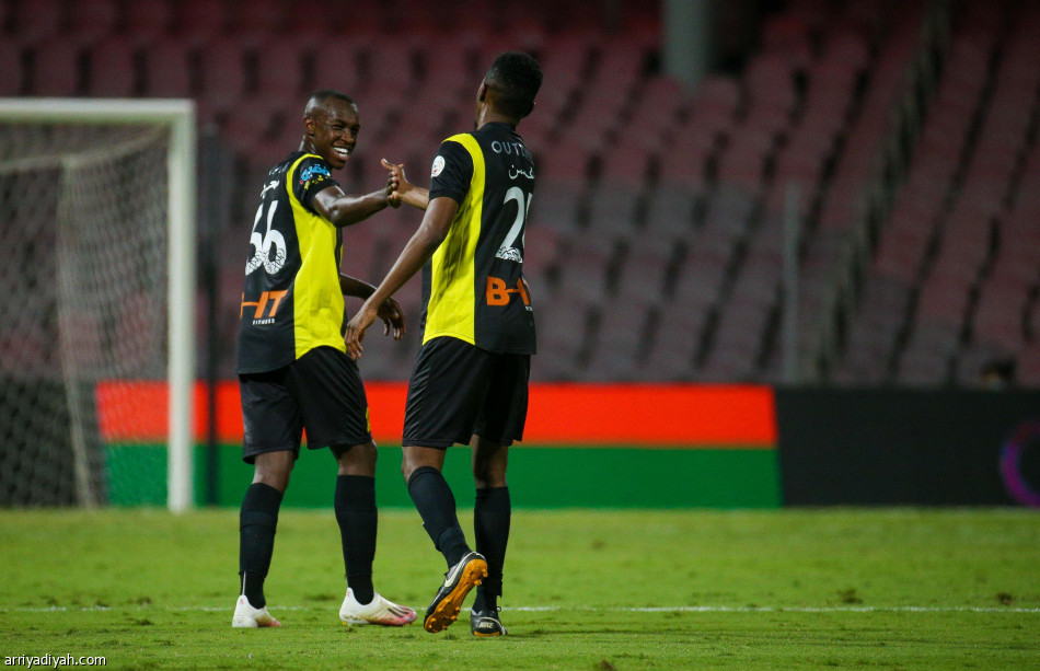 بدون دفاع.. الاتحاد يضرب الهلال