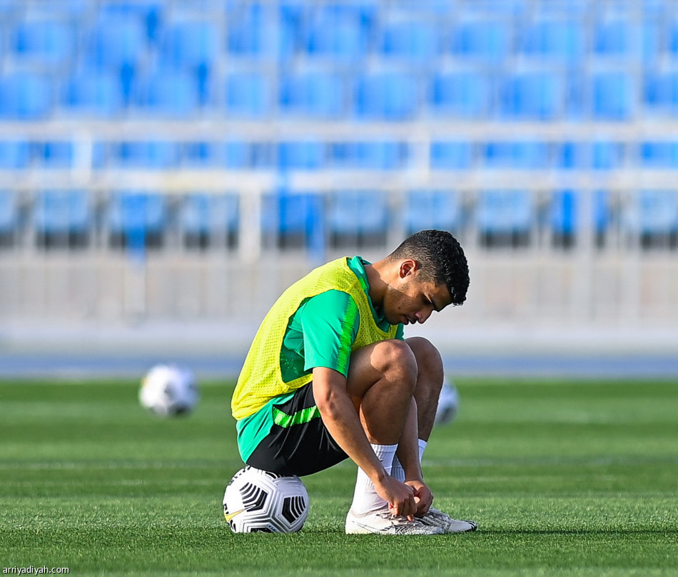 المسحل يشيد بانضباطية لاعبي الأخضر الأولمبي