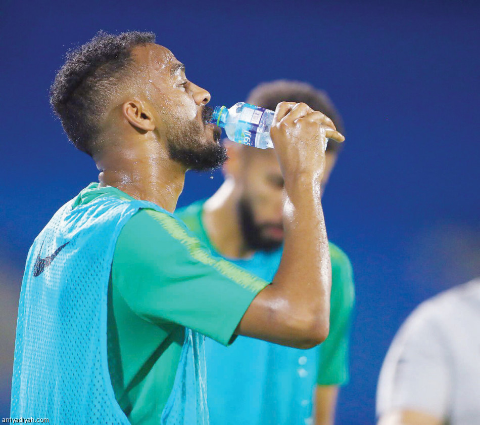 درجات عالية من الرطوبة أثناء تدريبات لاعبو المنتخب السعودي