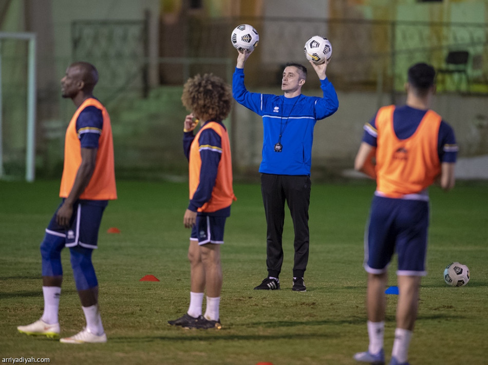 التعاون بـ«الفيديو».. وفيريرا يباغت