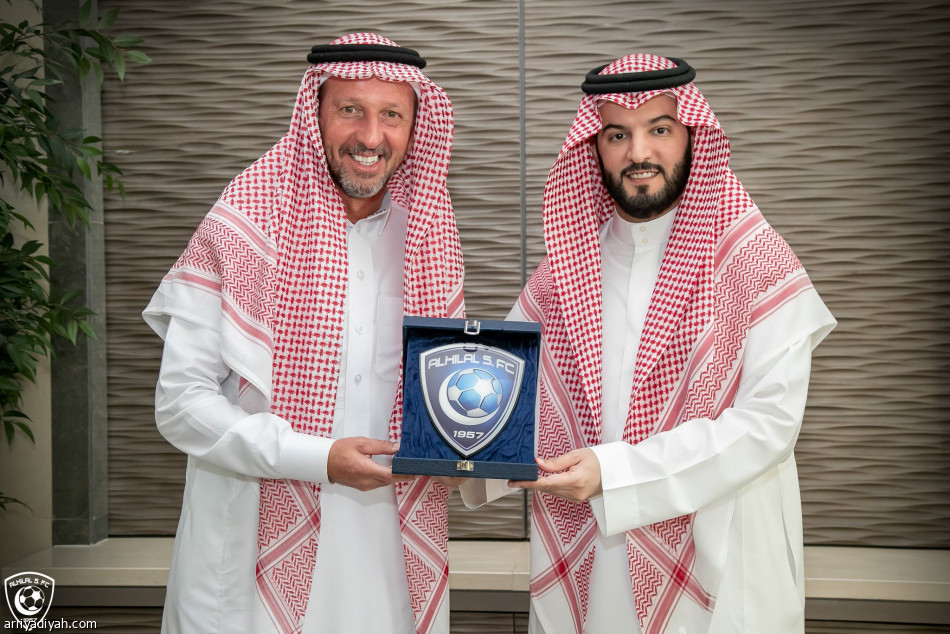 الهلال يودع مورايس.. ويكرم طاقمه