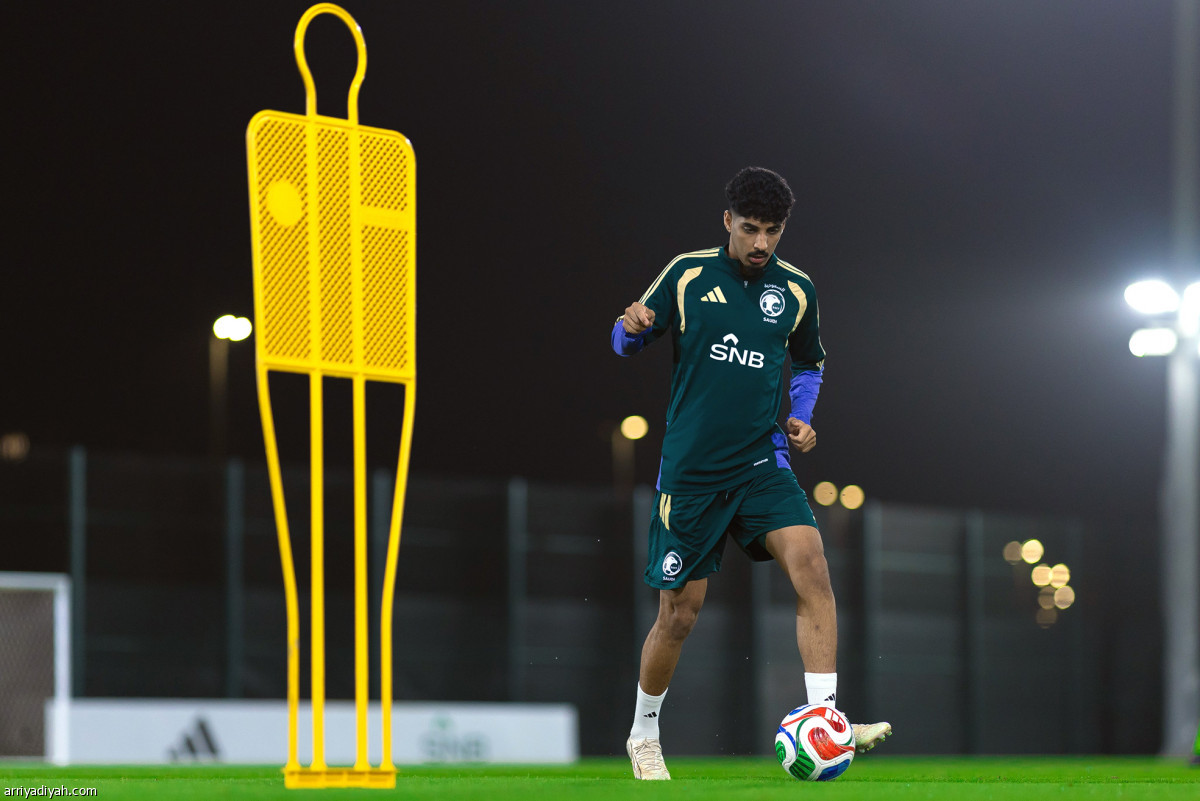 الأخضر يناور