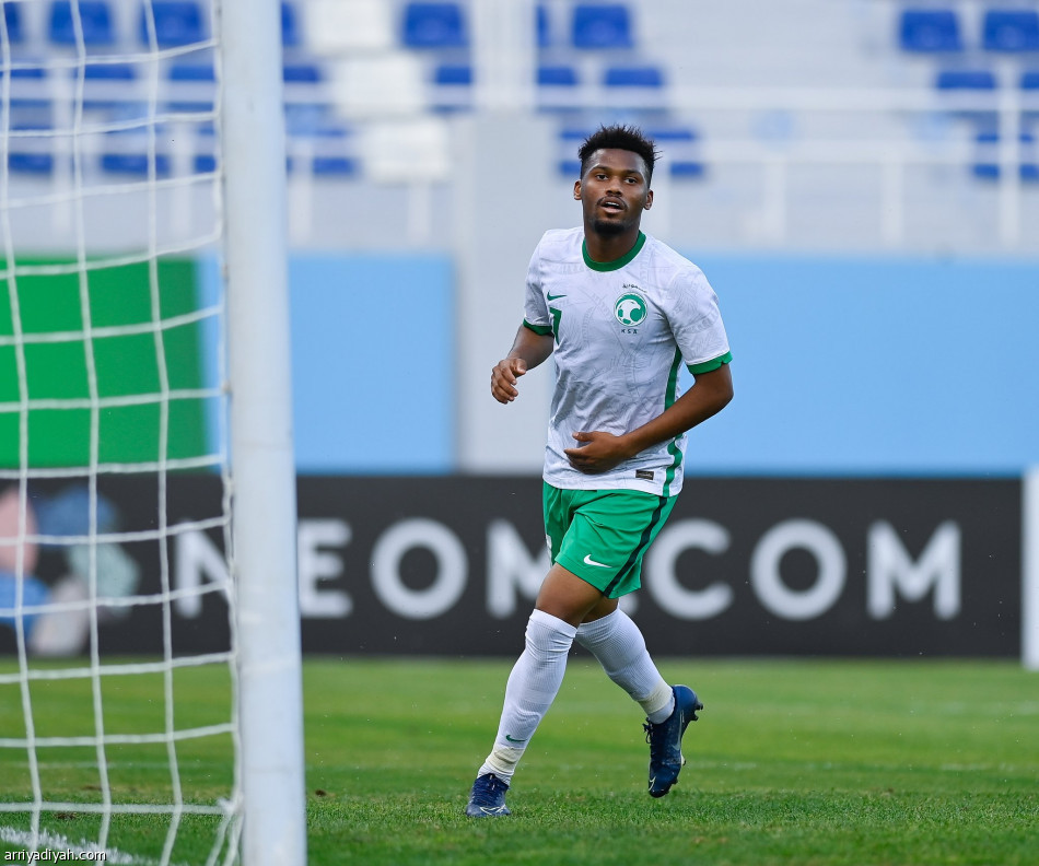 بثنائية الإمارات.. الأخضر الأولمبي يتأهل متصدرا