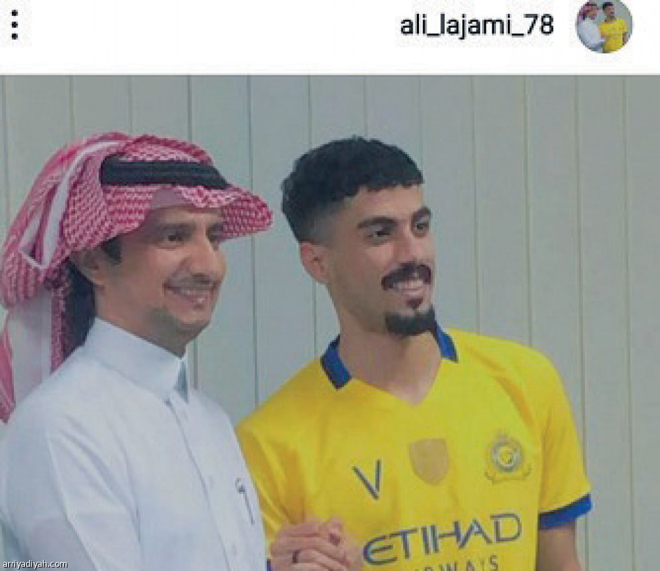 لاجامي
يتخلى عن توأمه