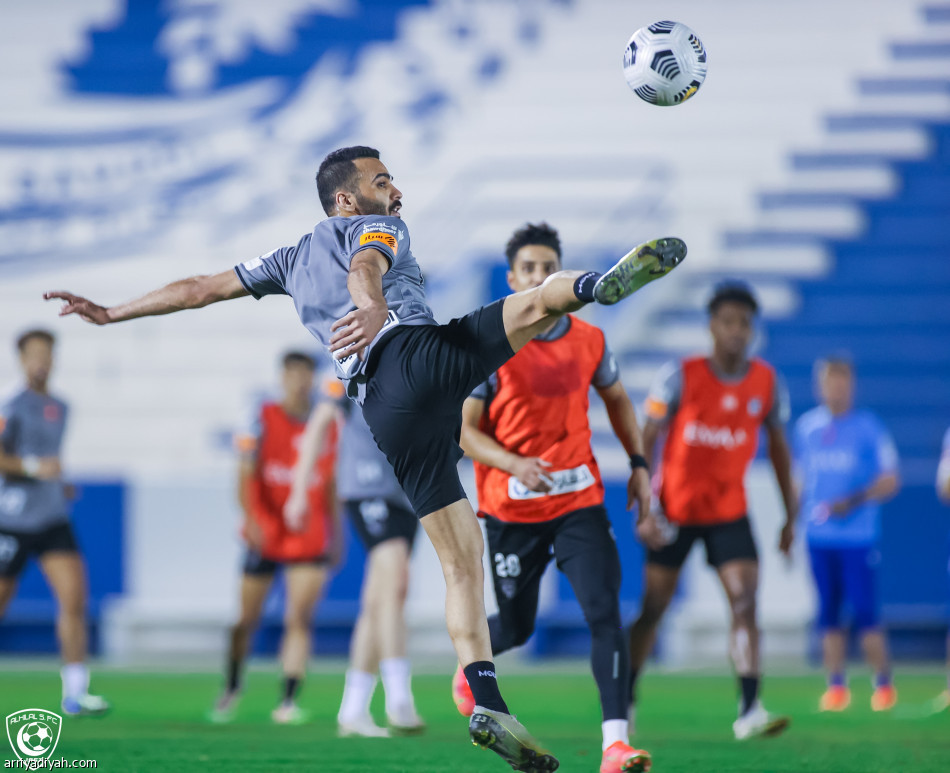 الهلال.. جانج وعطيف يقتربان من العودة