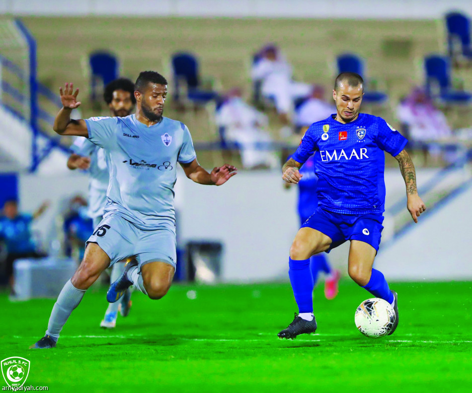 الهلال 
يختبر 20 لاعبا أمام الطائي