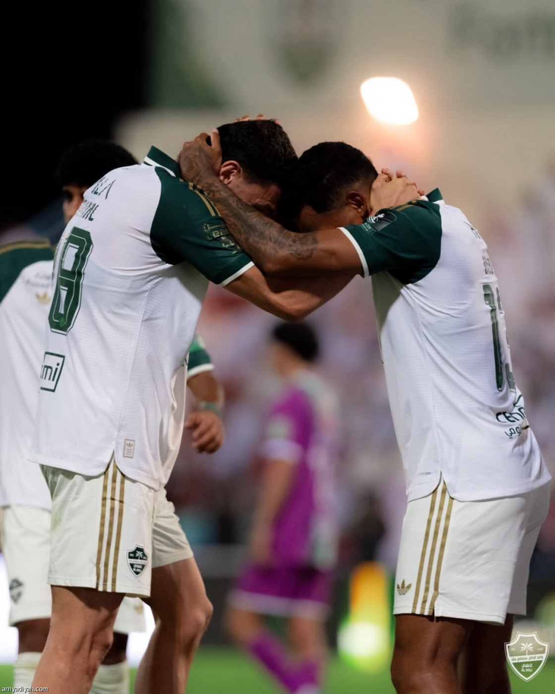 الأهلي يتخطى الأنوار