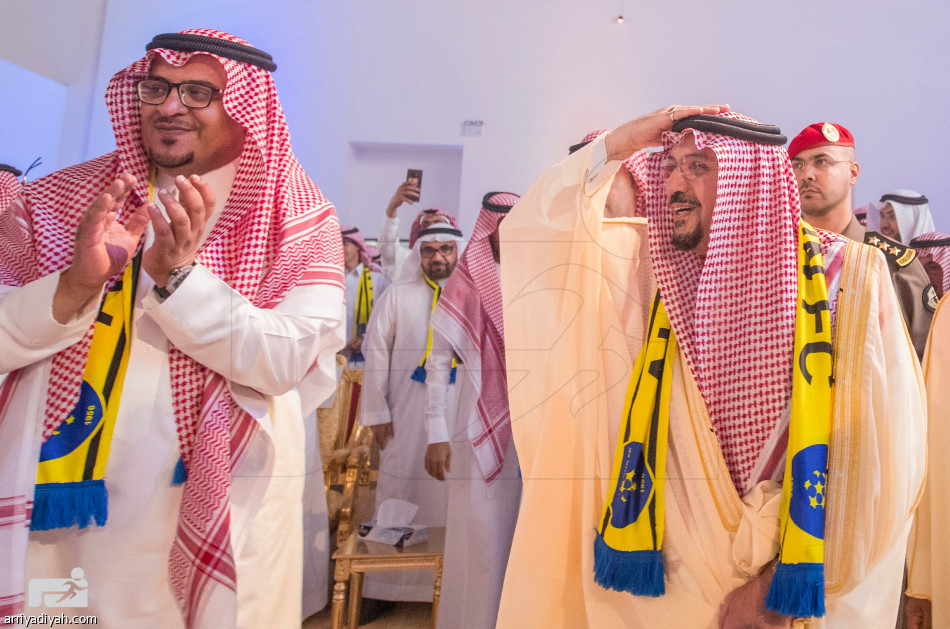 أمير القصيم يشارك التعاونيين فرحة الكأس