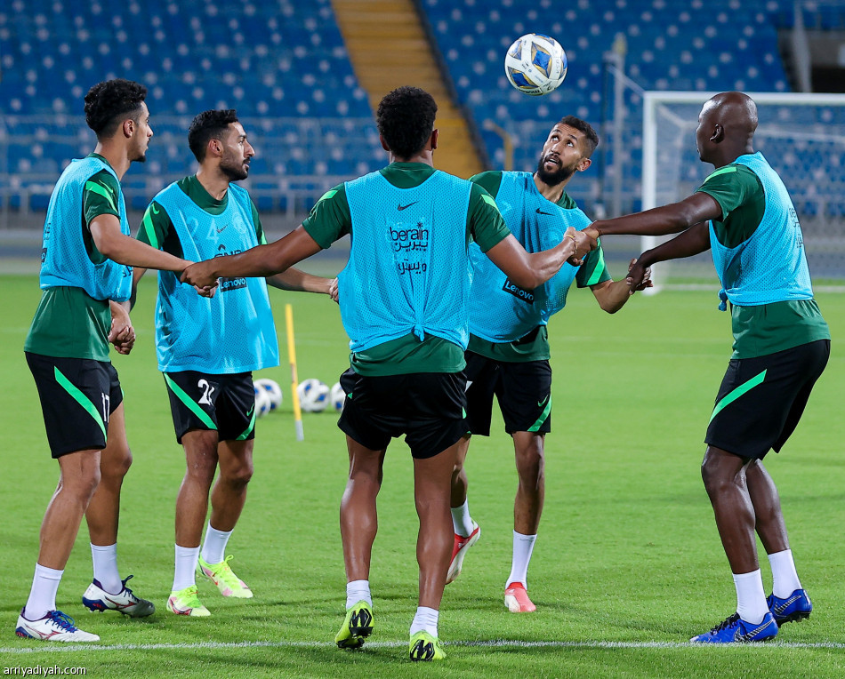 غدا.. الأخضر يطير إلى عُمان