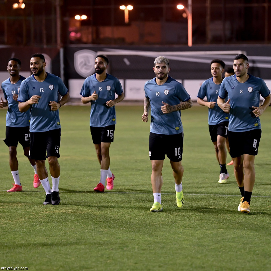 مدرب الشباب يجهز بديلي بانيجا وجوانكا