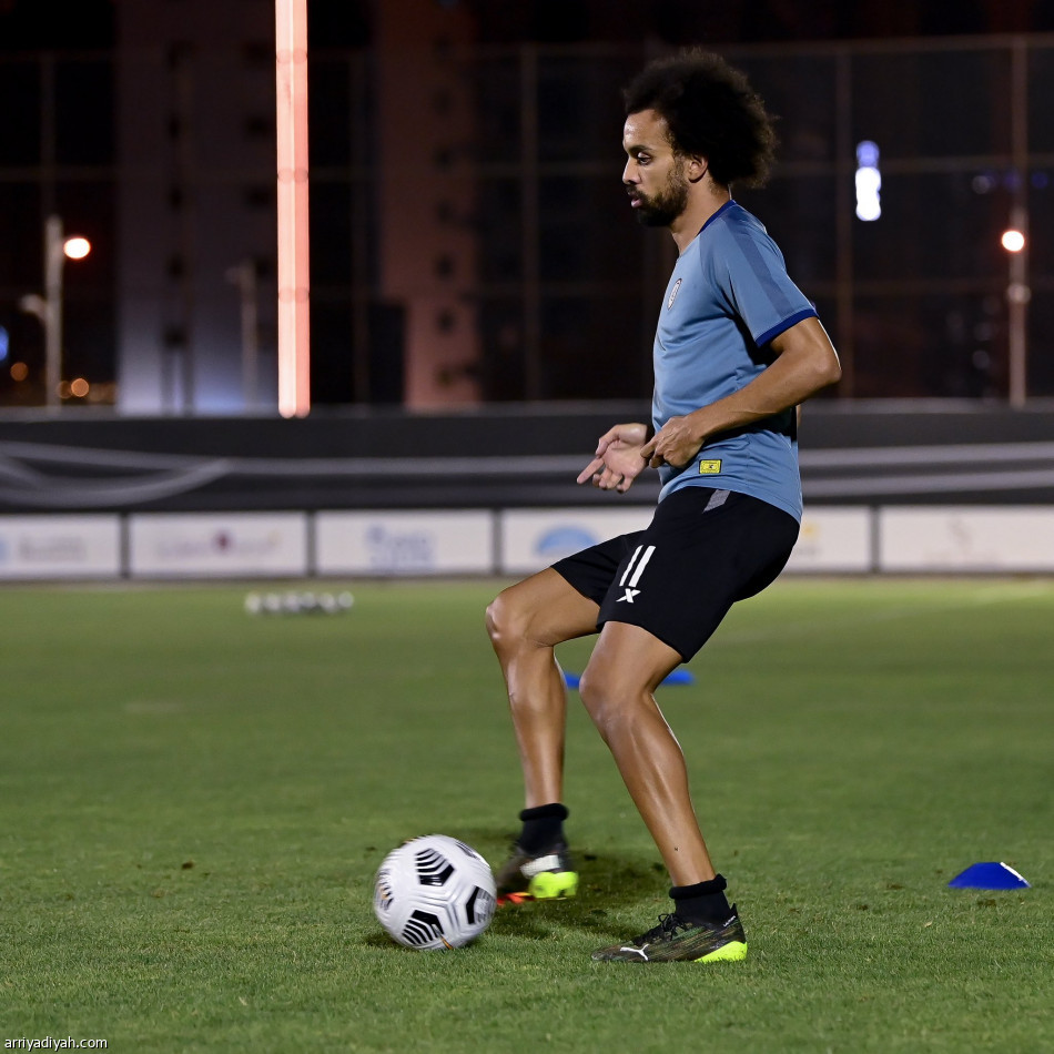مدرب الشباب يجهز بديلي بانيجا وجوانكا