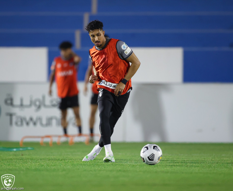 مورايس يقود الهلال.. وسالم يعود