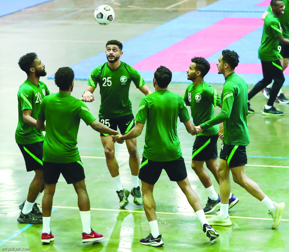 الأخضر 
يسيطر بـ 3 انتصارات