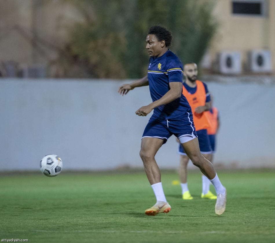 قبل موقعة الأحد.. التعاون متأهب.. والفتح يحتفل