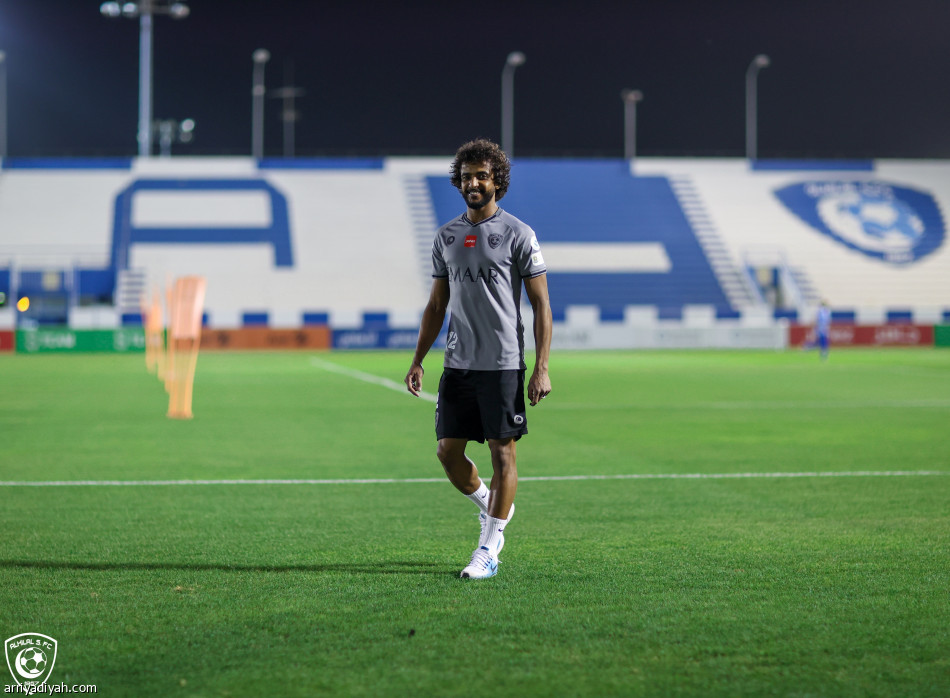 مورايس يقود الهلال.. وسالم يعود