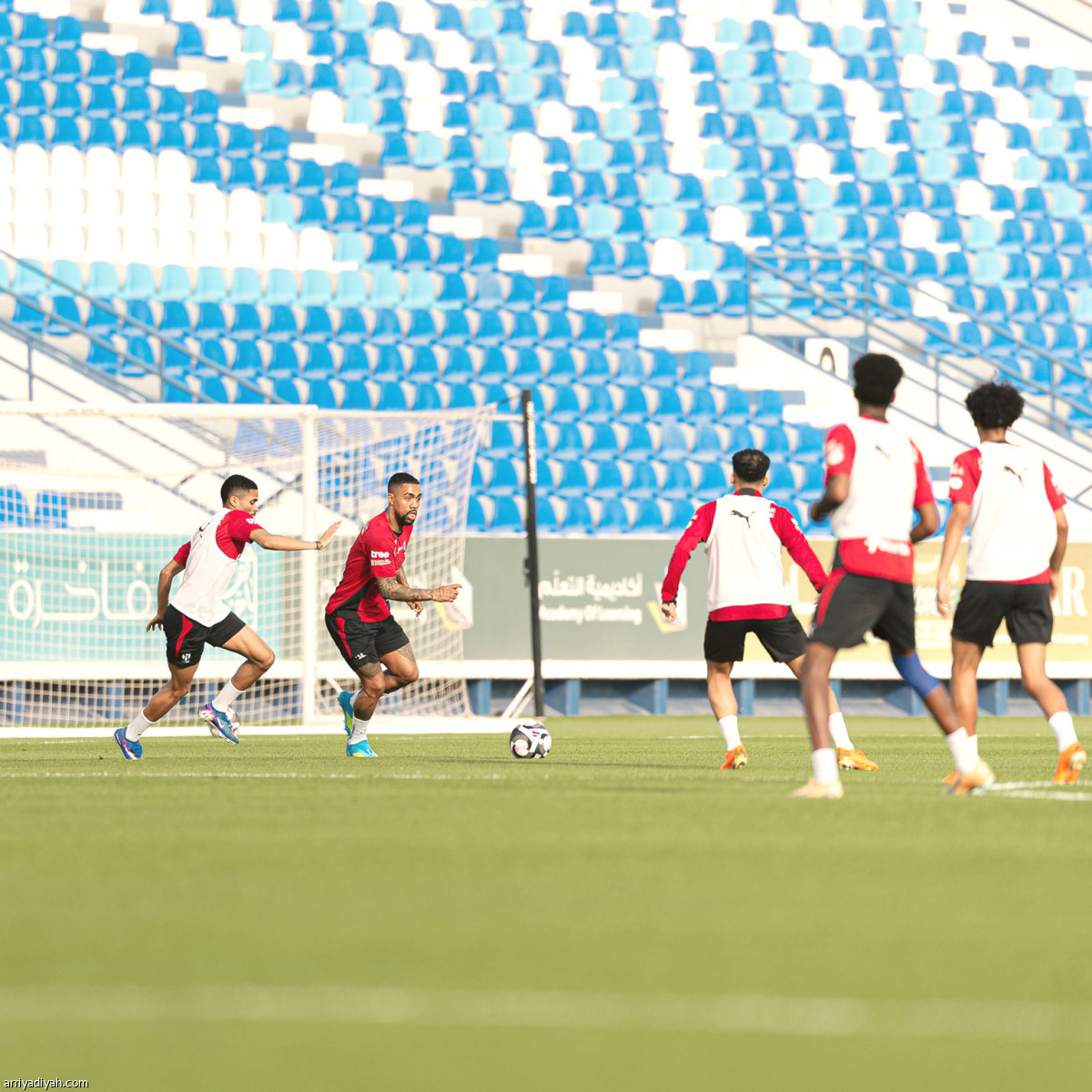 الهلال يناور