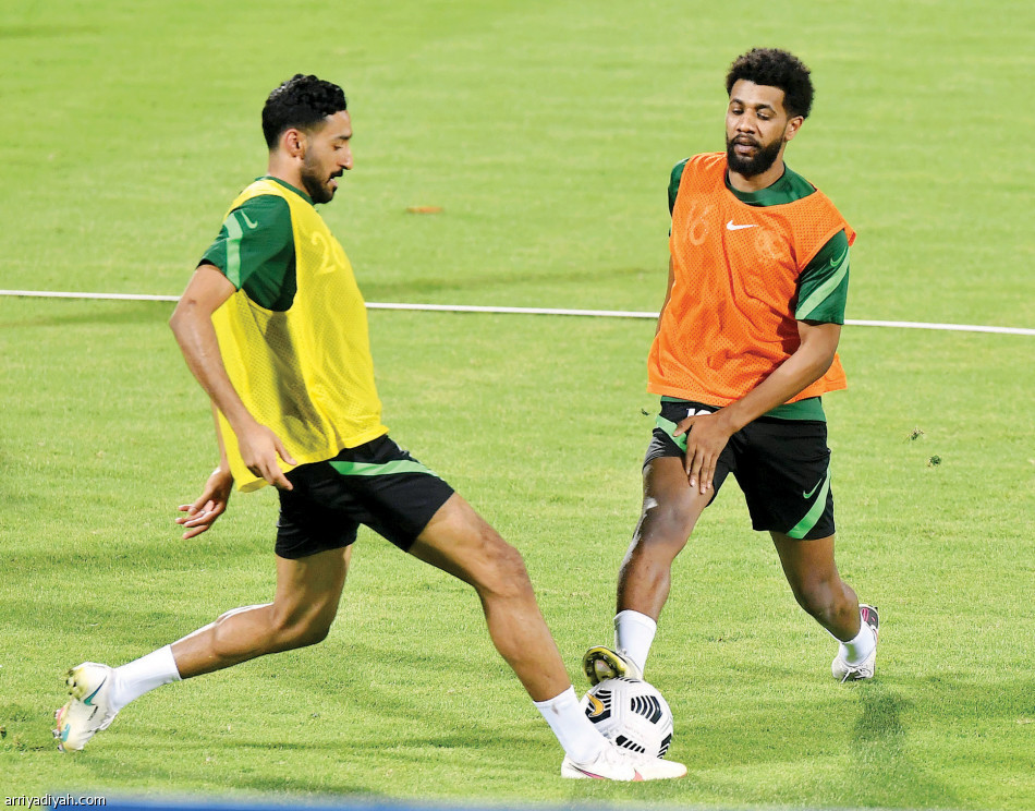 الأخضر 
يستهدف العبور الثامن