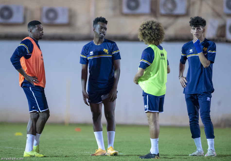 قبل موقعة الأحد.. التعاون متأهب.. والفتح يحتفل