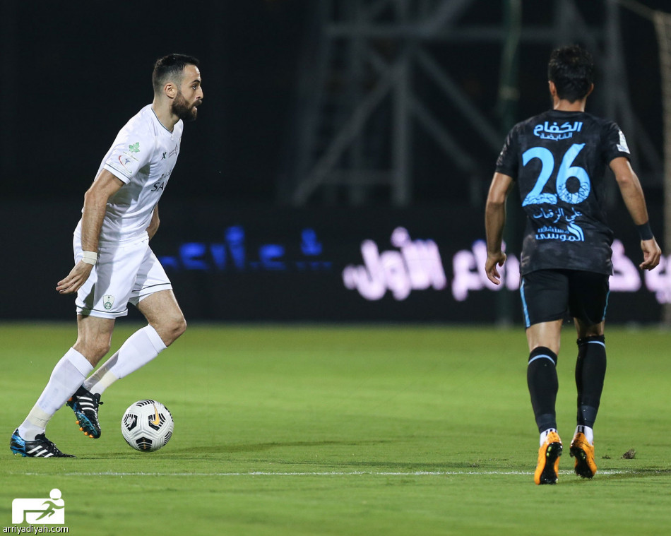 «هدف تاريخي» يقود الأهلي لملاحقة الهلال