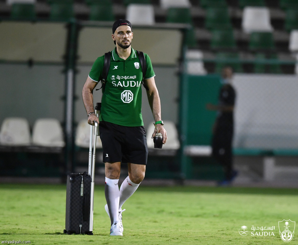 العويس يتقدم بعثة الأهلي لمواجهة الهلال