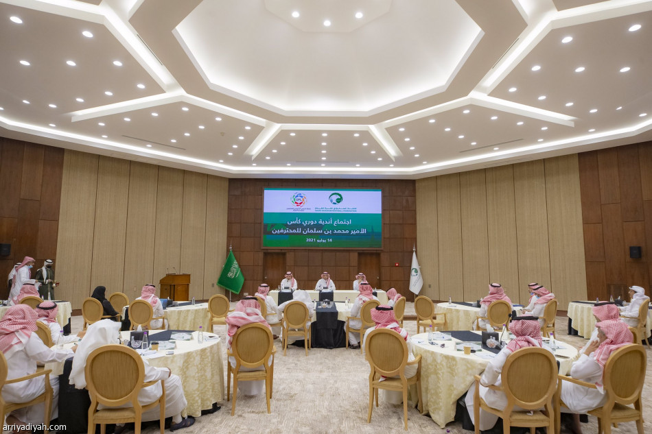 وزير الرياضة يجتمع برؤساء الأندية