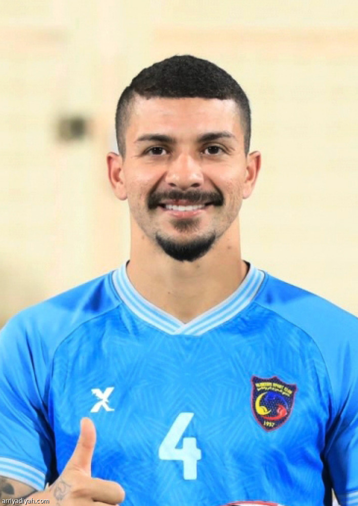 4 أجانب 
يترقبون الظهور الأول