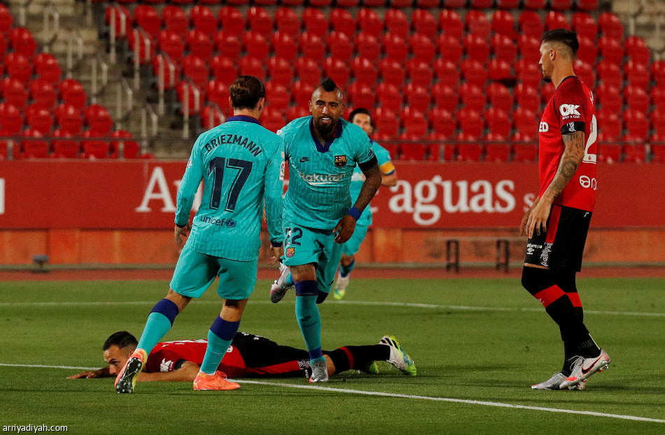 برشلونة يطرب.. وميسي يبصم على الرباعية