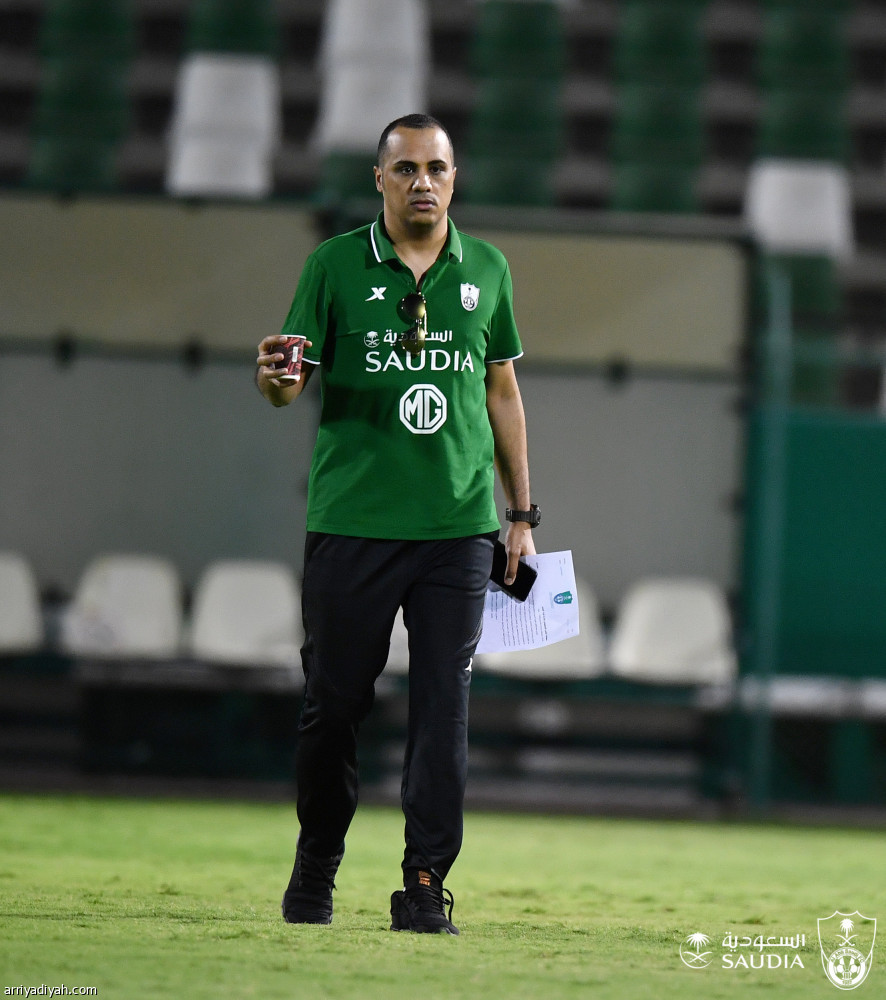 العويس يتقدم بعثة الأهلي لمواجهة الهلال
