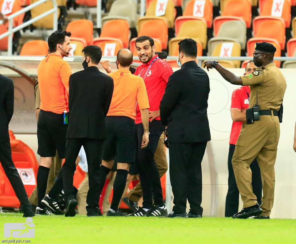 اشتباكات بين لاعبي الاتحاد والاتفاق