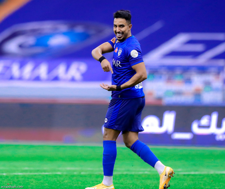 البطل يستعرض.. وينفرد بـ«القمة»