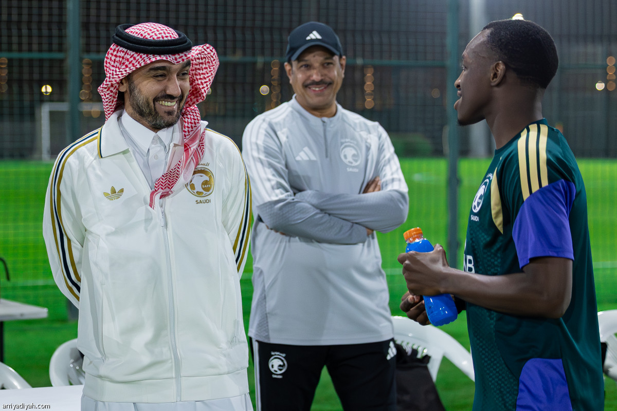 الفيصل يزور الأخضر