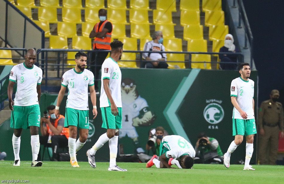 السعودي يُطرب.. ويضرب.. ويتصدر