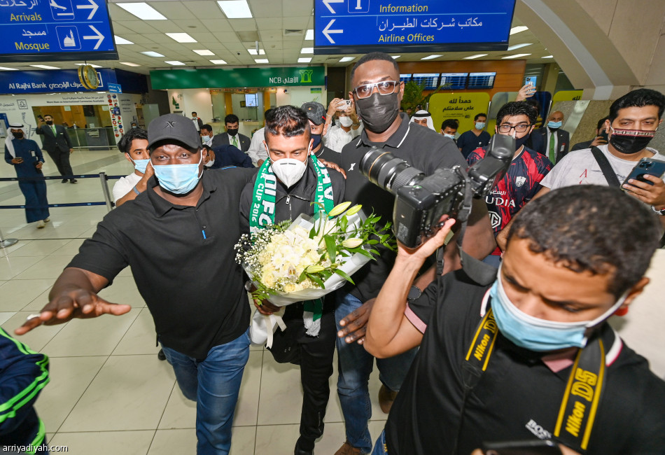 باولينيو في جدة.. تأخير وجيش مرافقين