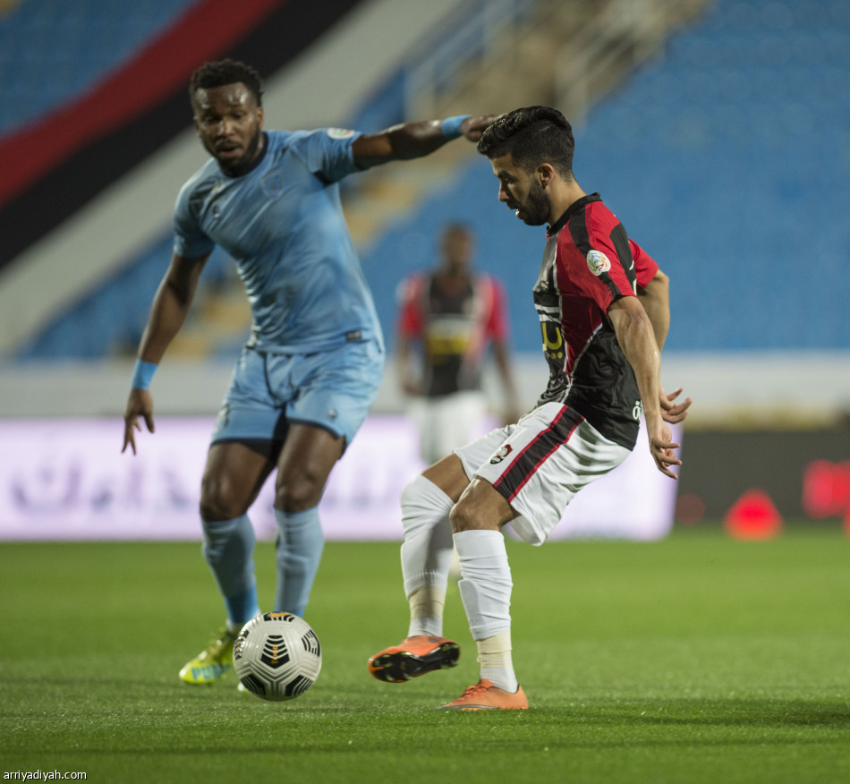 الباطن يقهر الرائد ذهابا وإيابا