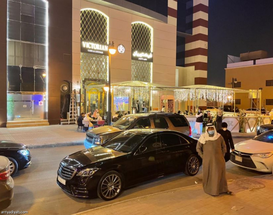مقاهي الرياض تستقبل جمهور السوبر