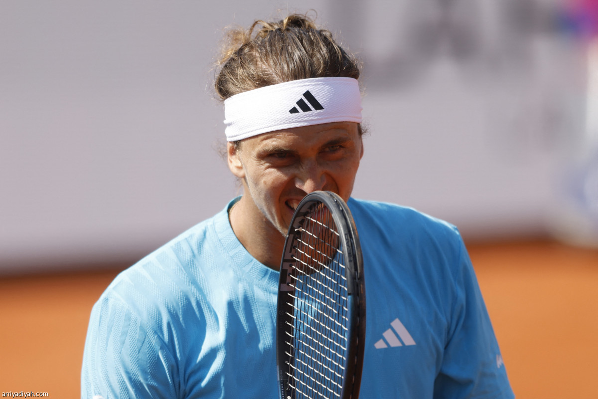 زفيريف يعبر