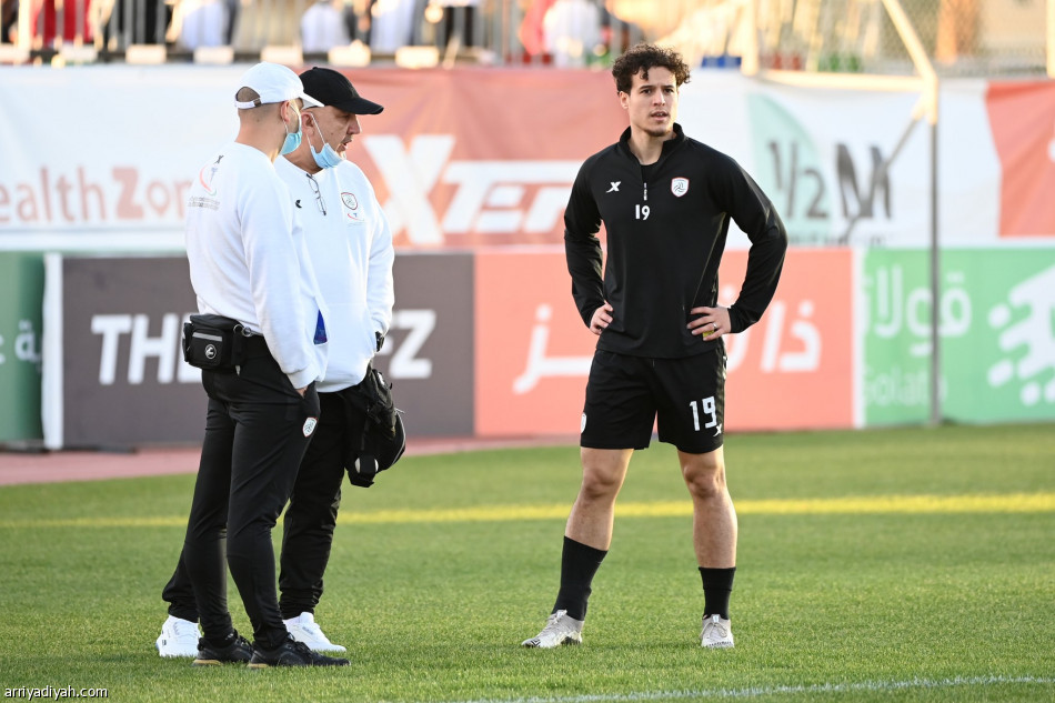 مدرب الشباب يحذر من سيناريو الفتح