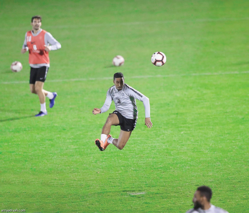 التدريب الأخير لفريق الهلال الذي يسبق مواجهة الأهلي