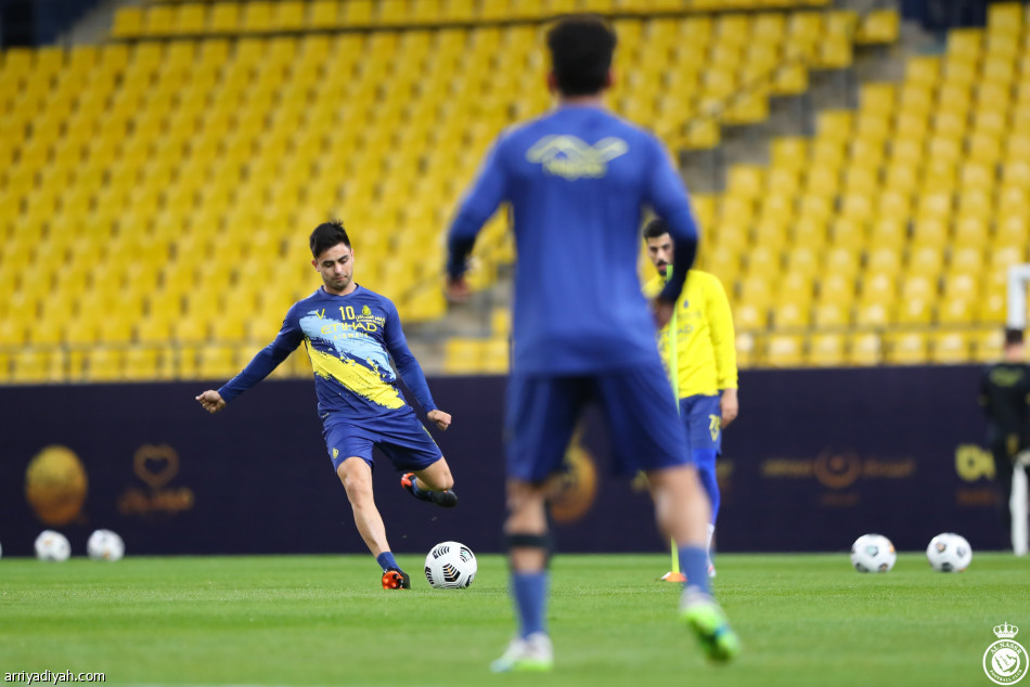 النصر يتأهب للتعاون وسط أجواء احتفالية