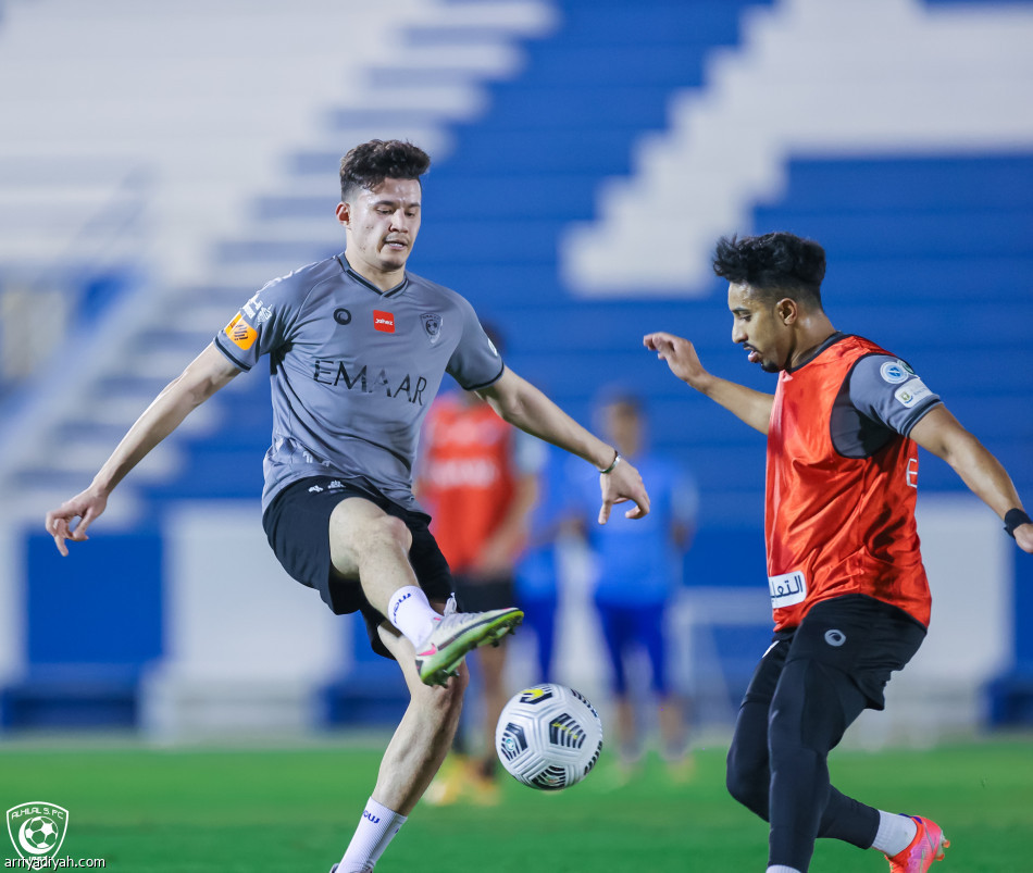 الهلال.. جانج وعطيف يقتربان من العودة