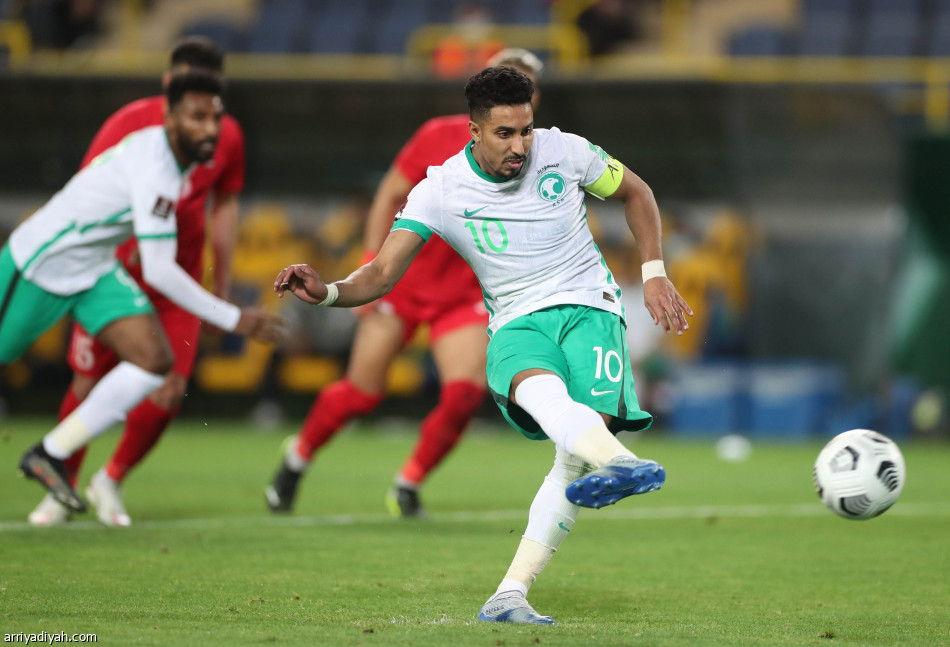 السعودي يُطرب.. ويضرب.. ويتصدر