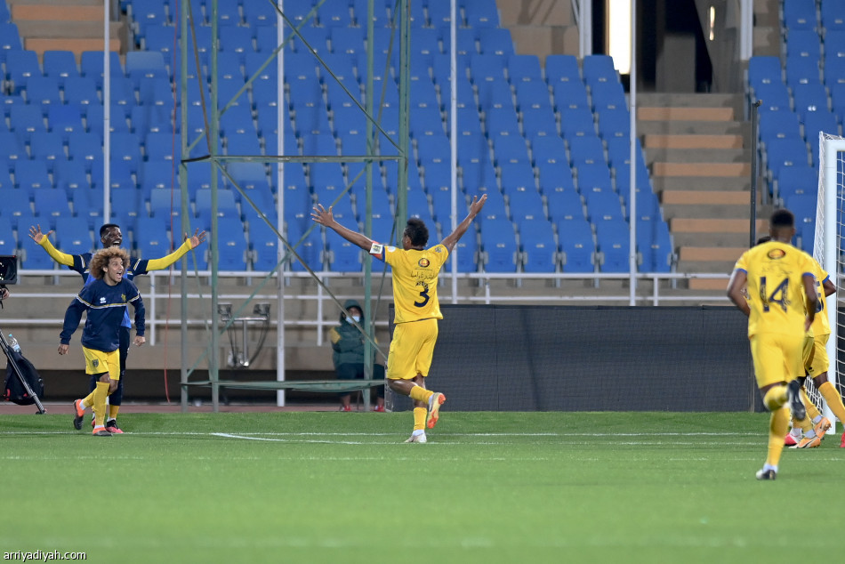 التعاون يمزق الشباب.. ويقفز إلى الرابع
