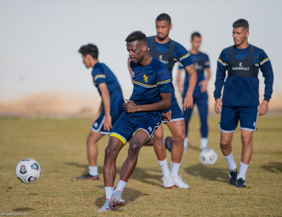 التعاون يحتفي بتاوامبا وكاسيو قبل النصر