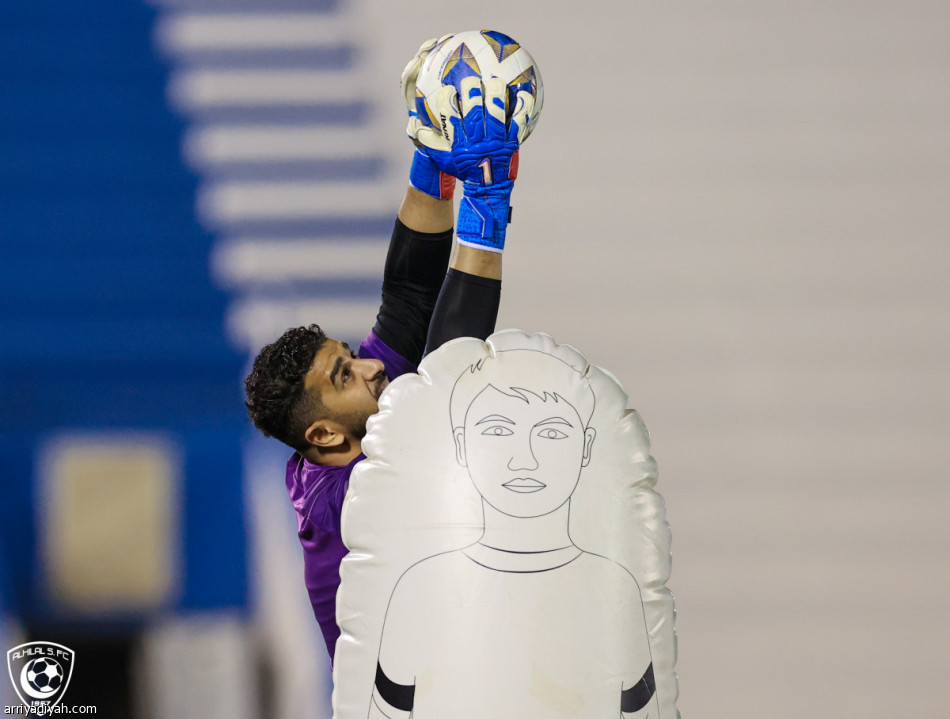 الهلال يستهدف الرابعة أمام شباب الأهلي