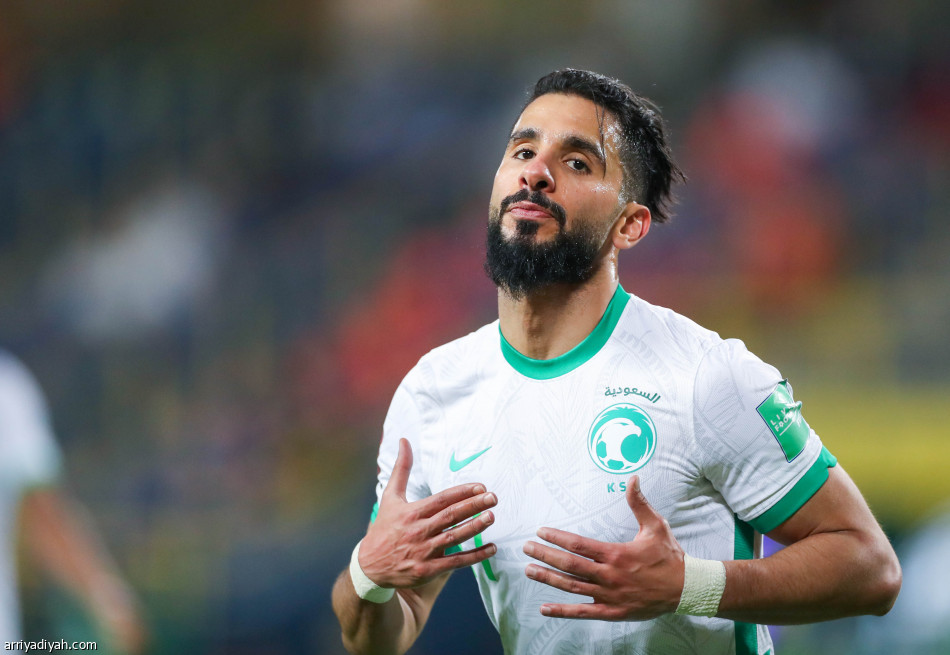 السعودي يُطرب.. ويضرب.. ويتصدر