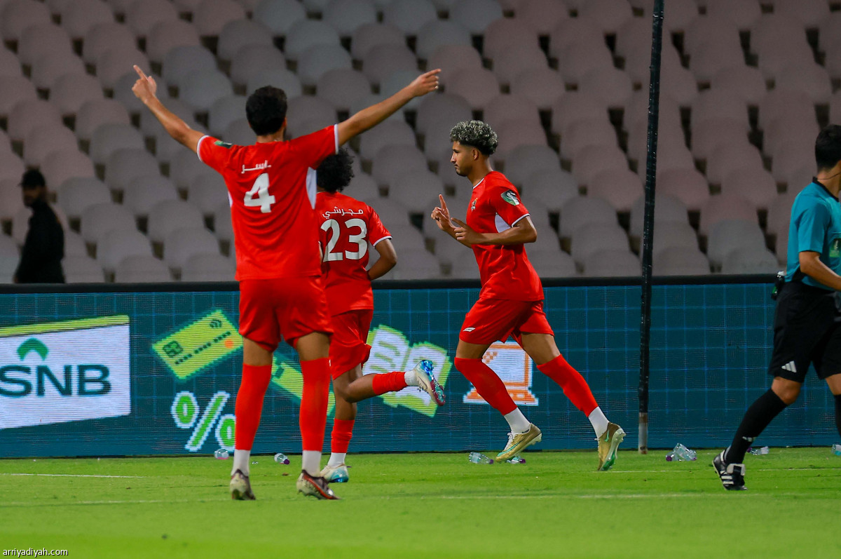 الوحدة يقصي الشباب