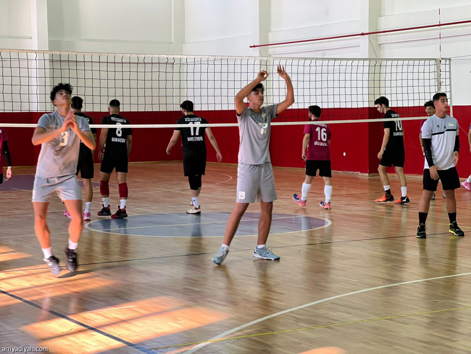 أخضر الطائرة  يصطدم بقطر والأردن ولبنان